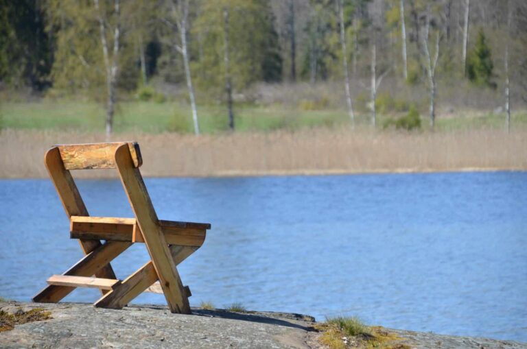 Kanske sitter jag där på klippan i sommar? Och har för en stund lyckats glömma bort allt som har med min egen kropp att göra…